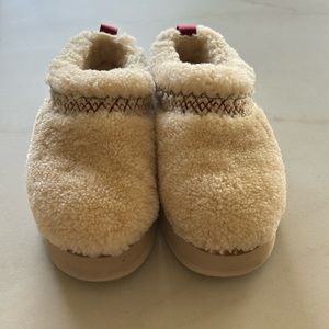 UGG tazz slipper. heritage braid natural (women’s)